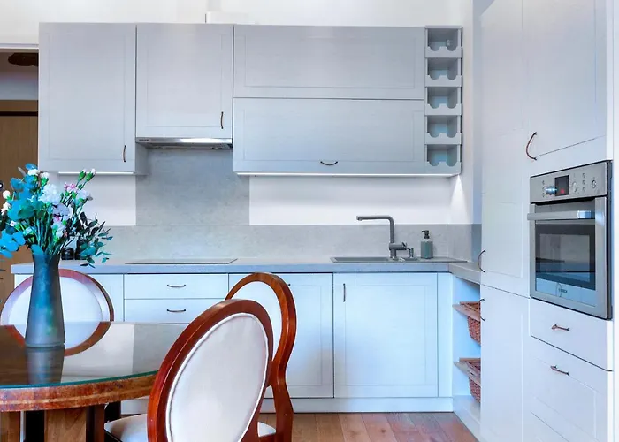 Grand Theatre Premium Apartment. Super Central.